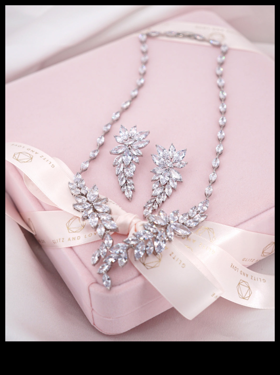 كشف النقاب عن الأناقة: زينة مجوهرات الزفاف