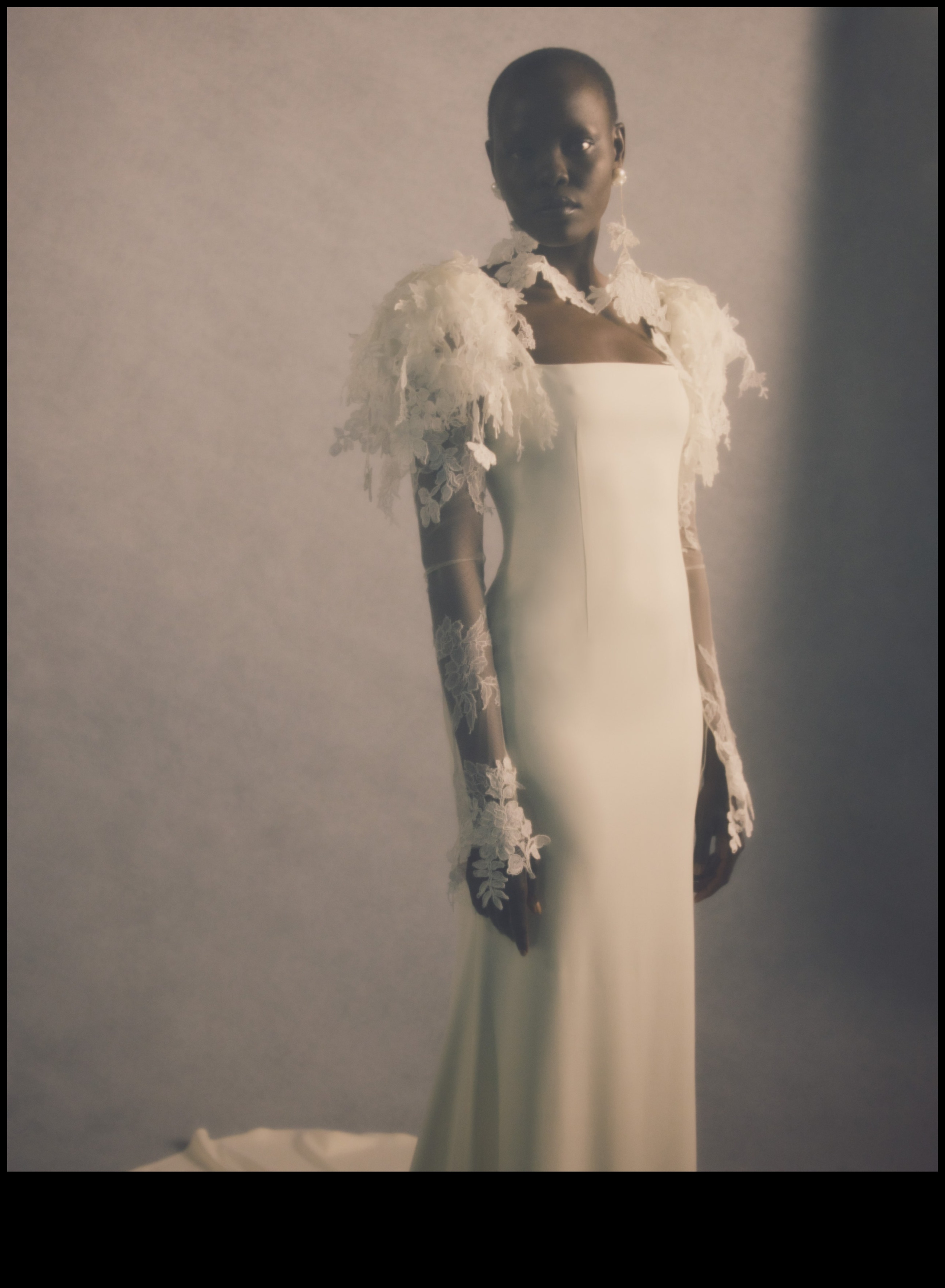 تصميم الأزياء الراقية: ارفع مظهرك مع فساتين الزفاف الحديثة